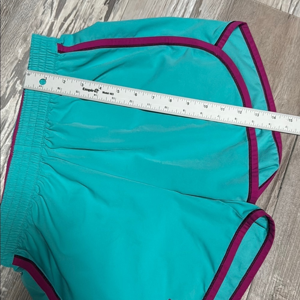 Under Armour Women’s High Rise Teal Athletic Shorts Size SM - Picture 3 of 6